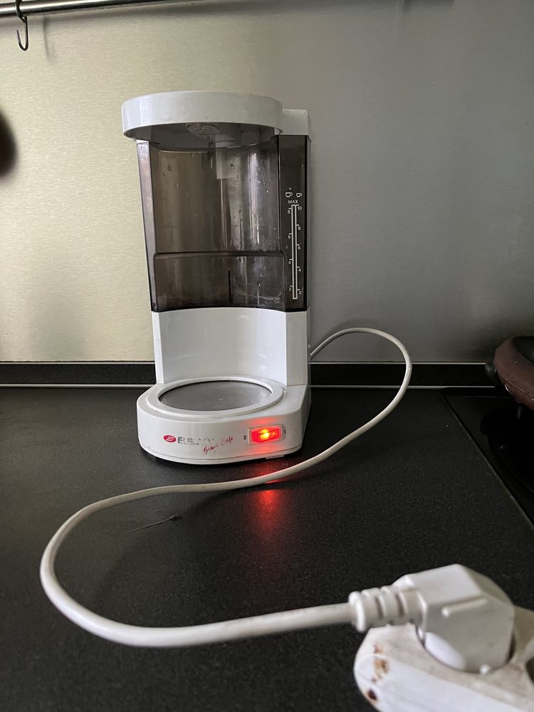 Электрическая кофеварка с термосом