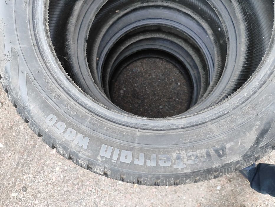 Резина зимняя STARMAXX 215/55R17. Комплект. Состояние новой