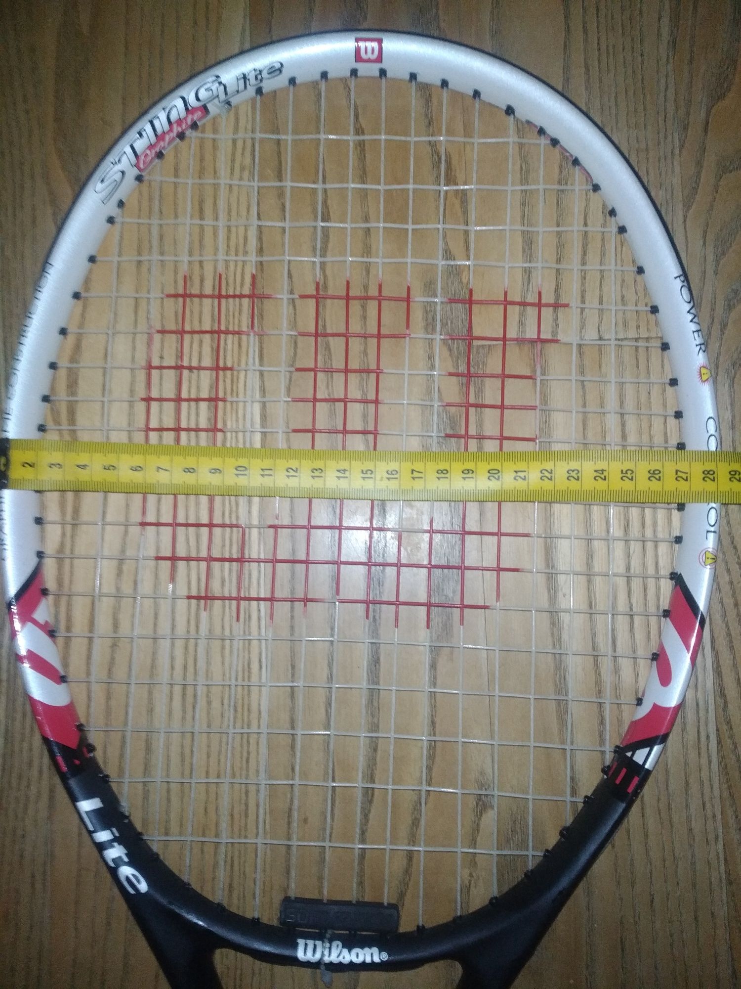 Тенісна ракетка Wilson.