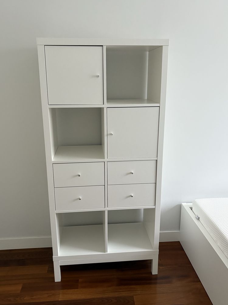 Ikea kallax na nóżkach