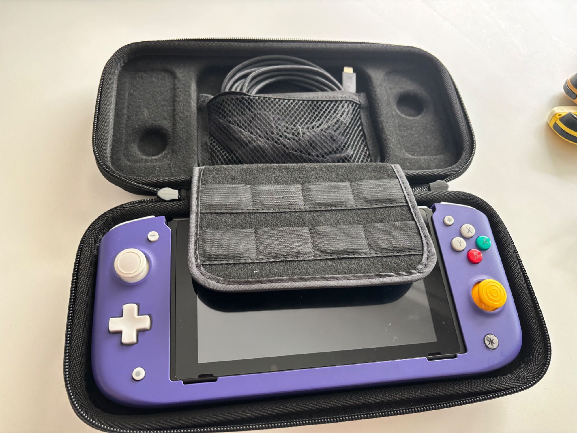 Nintendo Switch Let's Go Pikachu & Eevee Edition + Gry + Nitro Deck