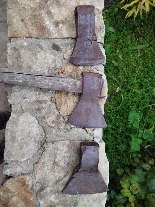 Продам недорого сокири