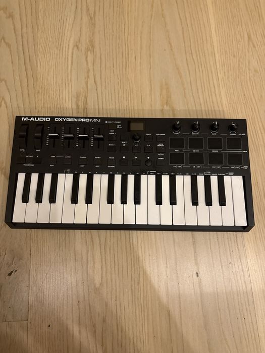 Миди клавиатура m-audio oxygen pro mini