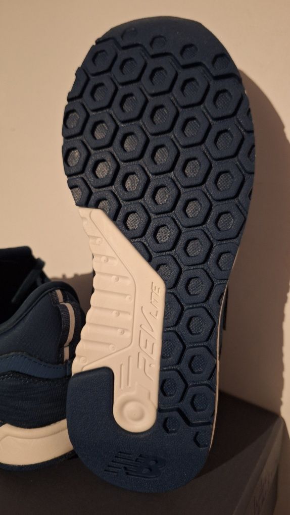 Buty sportowe New Balance modny kolor  rozmiar 40.5 / wkładka 26 cm