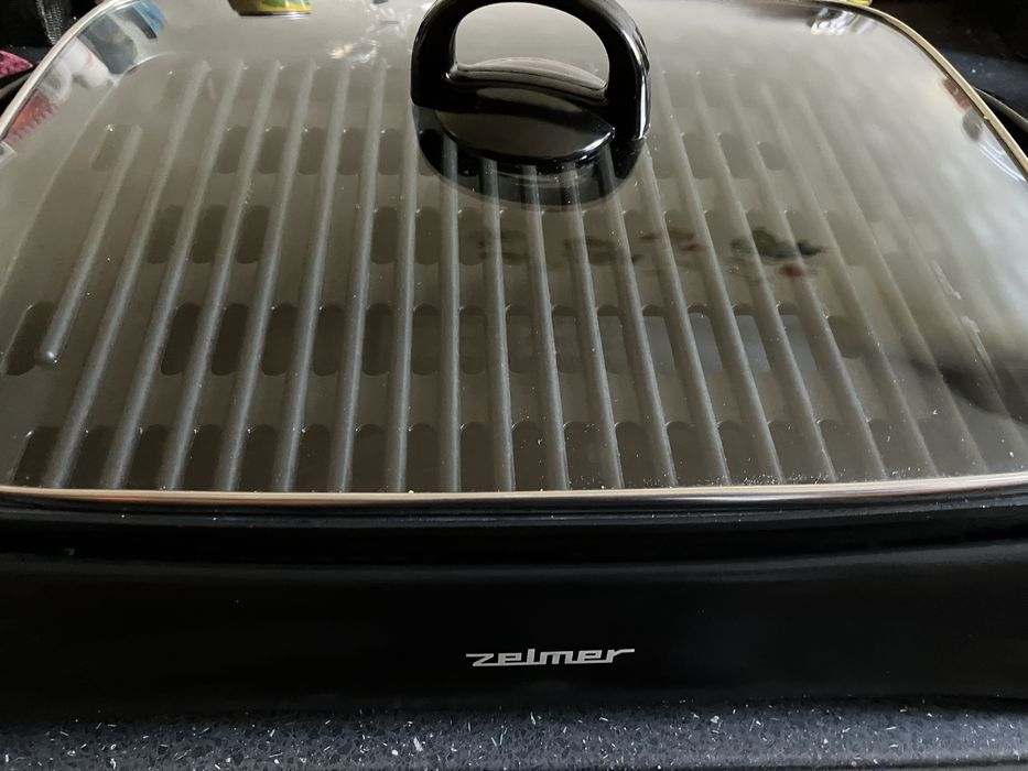 Grill elektryczny z pokrywa firmy Zelmer