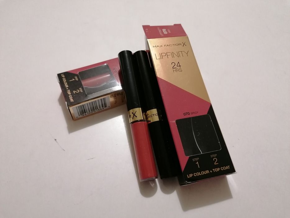 Pomadka max factor X lipfinity 24 HRS cena za 2 sztuki