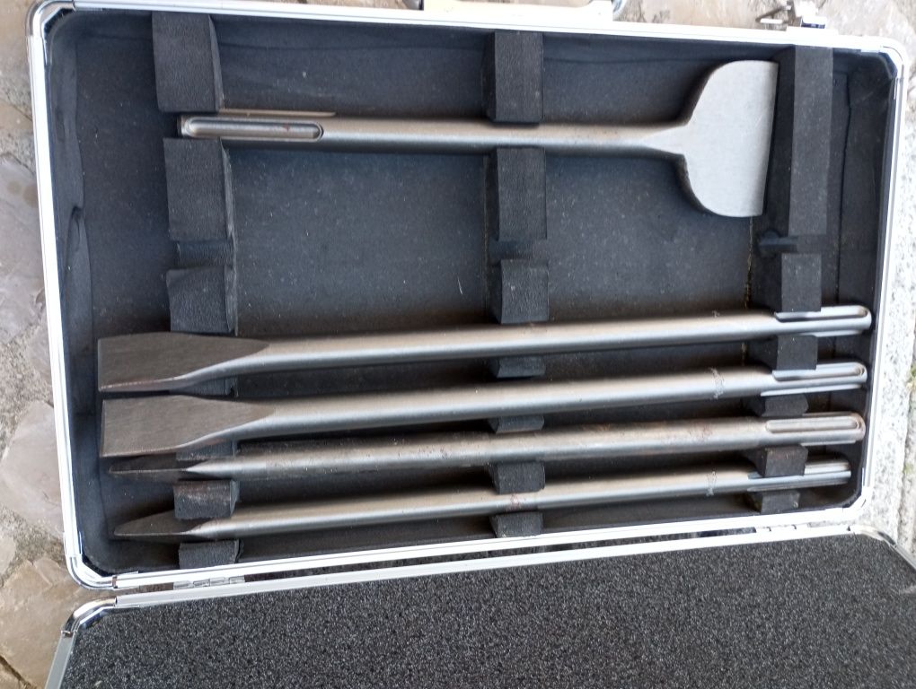 Vendo em estado novo, conjunto de cinzéis da marca Makita