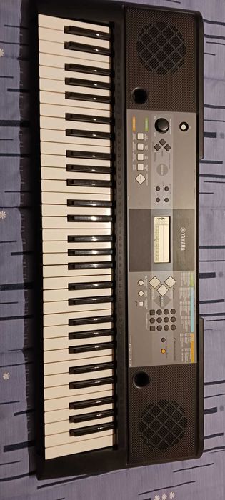 Piano/Teclado Yamaha PSR-E233