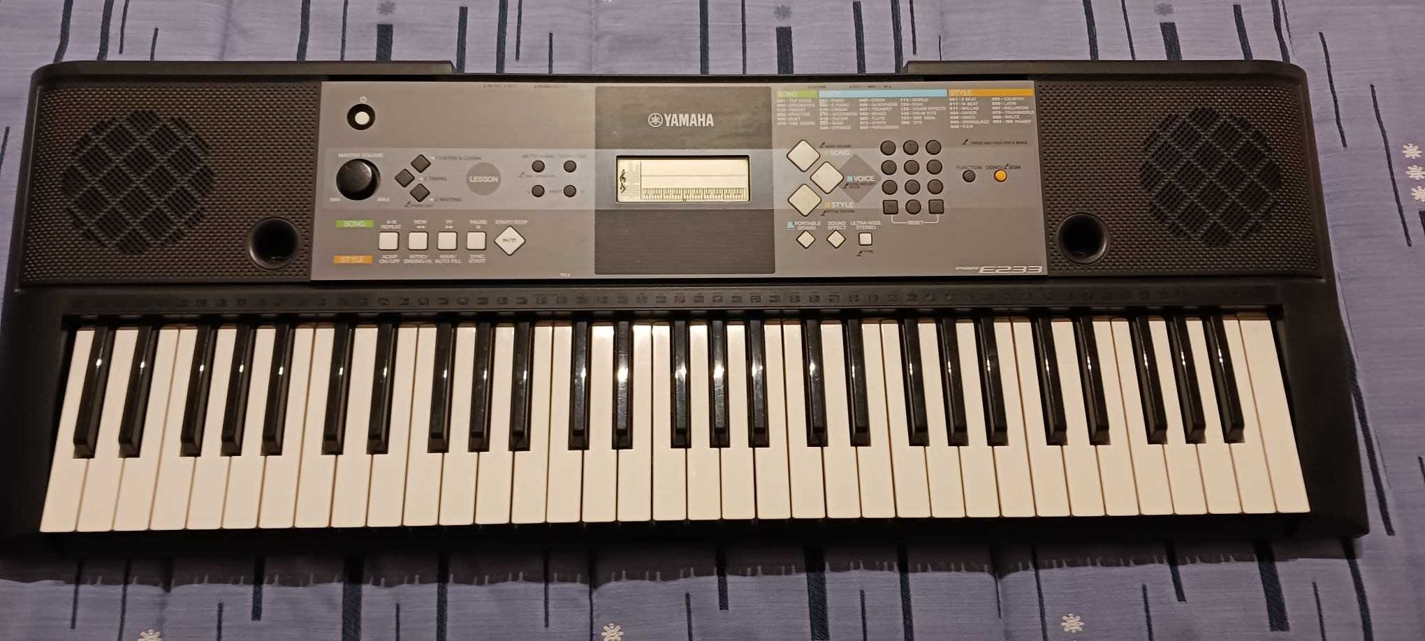 Piano/Teclado Yamaha PSR-E233