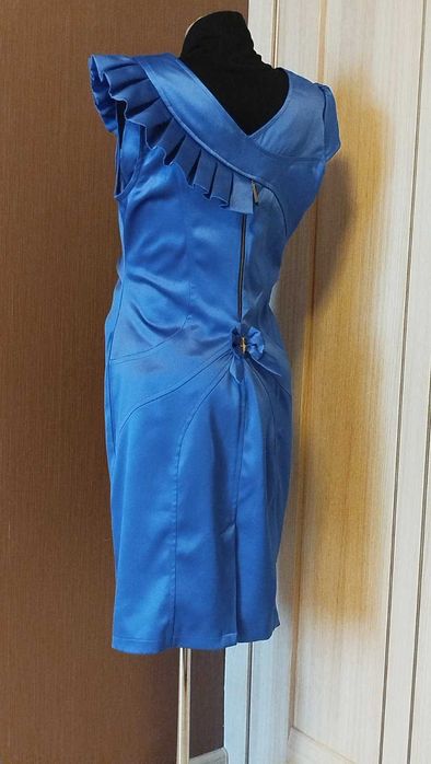 Сукня святкова р.48-50 розвантажую шафу