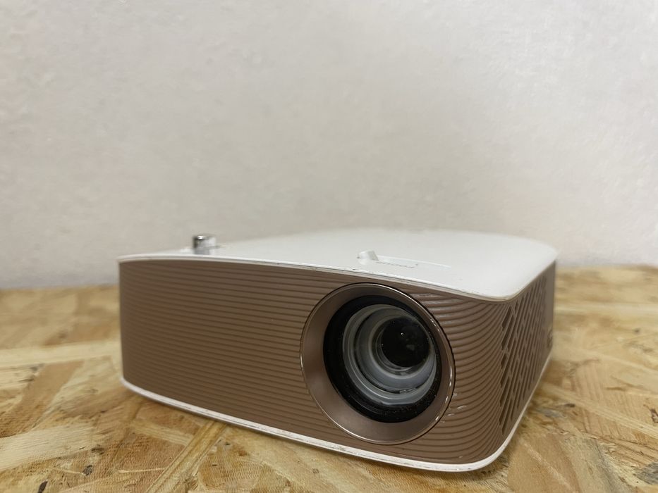 Lg ph150g  проектор міні з вбудованим акб