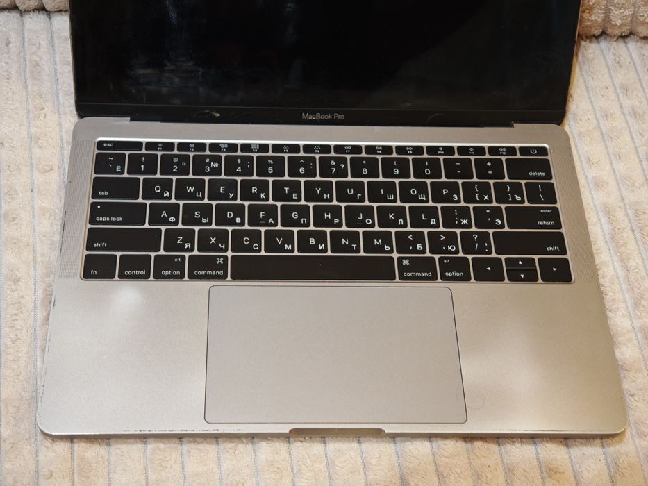 Продам MacBook Pro 2017 16/256 13.3' не вкл, без iCloud