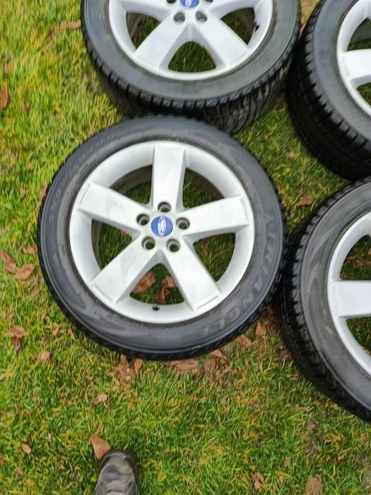 Alufelgi z oponami zimowymi 225/50R17, Ford.