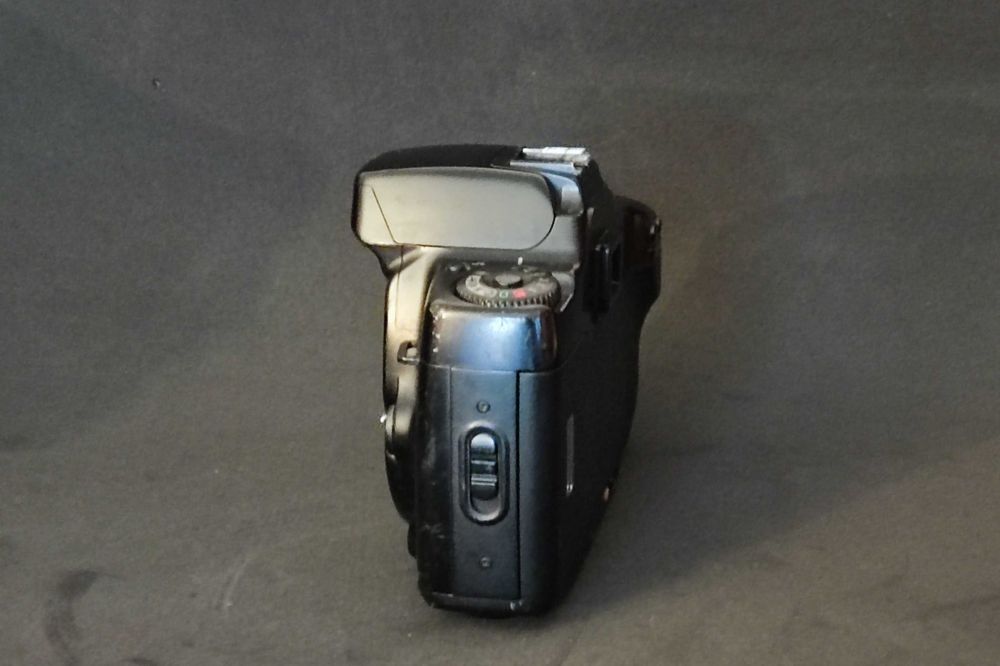 Câmara Canon EOS 10 - Analógica