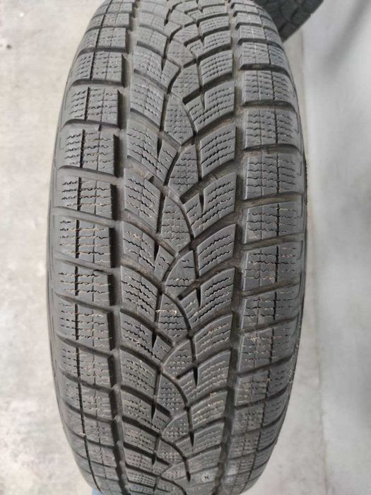 Шини зимові Goodyear Ultragrip ice 215/70 R16
