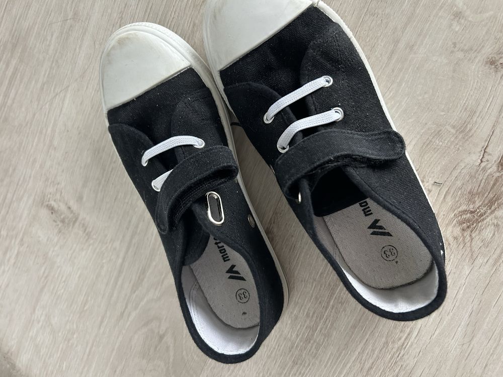 Czarne trampki na rzepy rozmiar 33