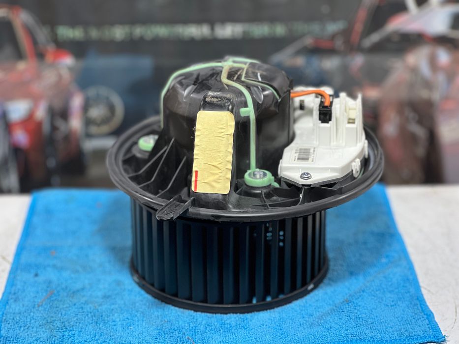 BMW E81  E84 E87  E90 E91 E92 E93 F25 F26 Wentylator dmuchawa nawiewu