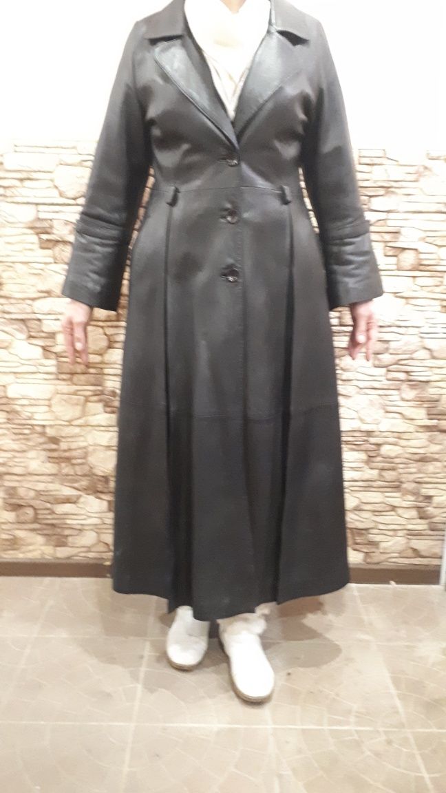 Продам женский кожаный плащ