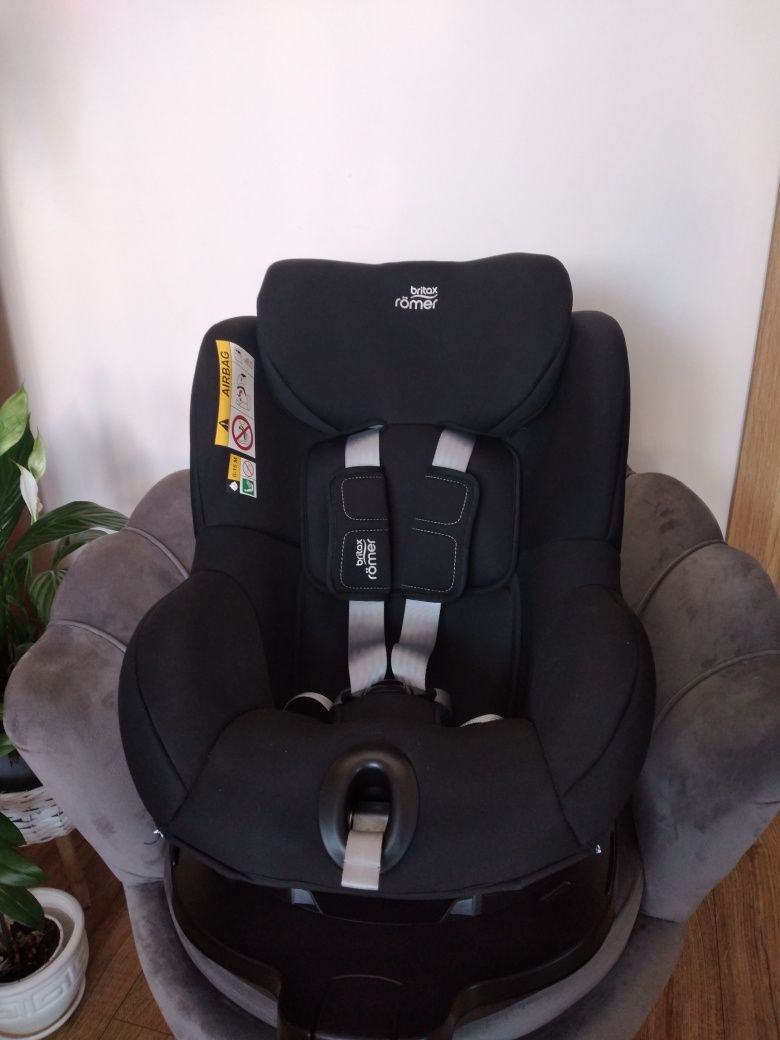 Fotelik samochodowy Britax Römer Dualfix M i Size obrotowy 360 isofix