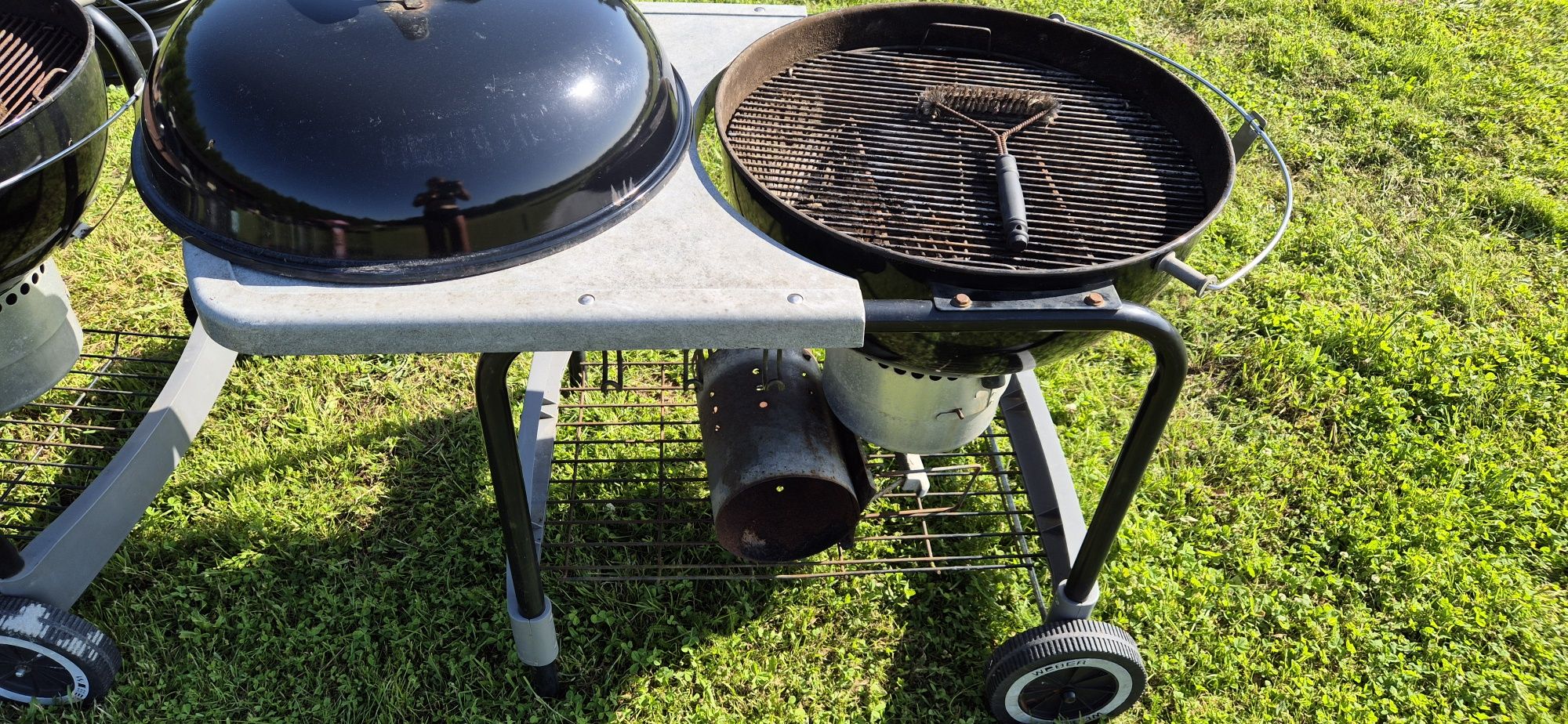 Grill Weber USA kula duży na kółkach ze stolikiem