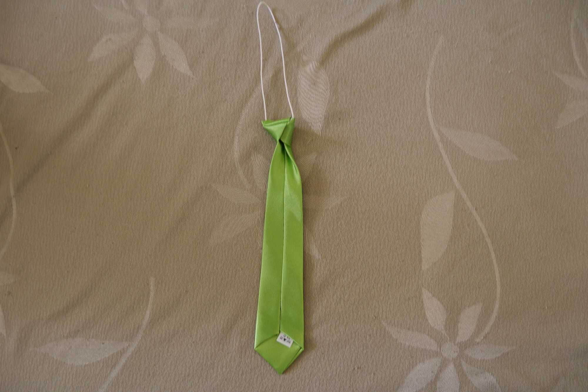 Nowy krawat zielony satynowy elegancki wizytowy na gumce gumka 4-7 l