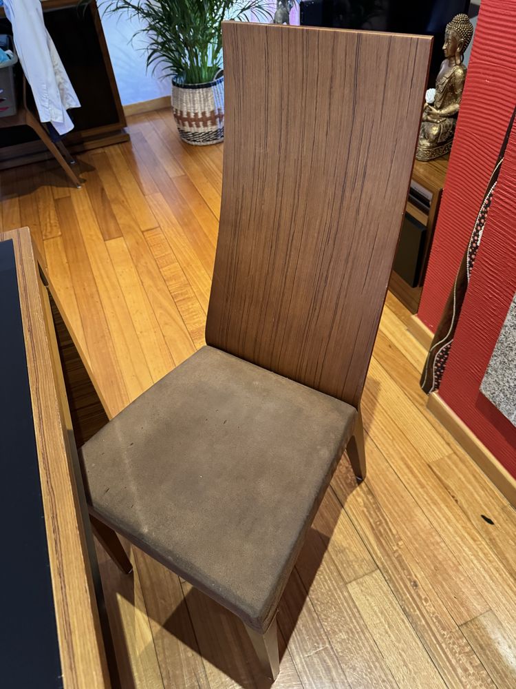 Mesa de sala de jantar com 4 cadeiras