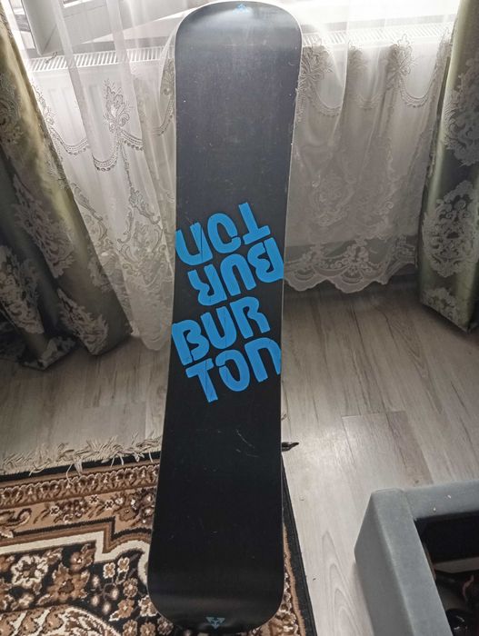 Срочно !!!Продаю сноуборд Burton в идеальном состоянии