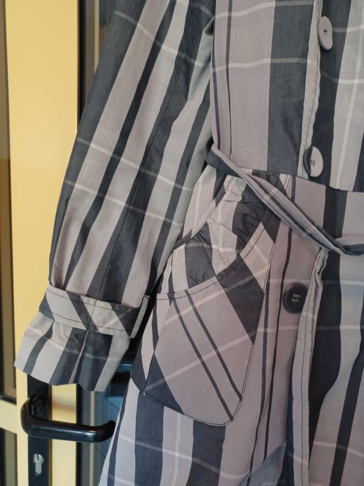 Płaszcz wczesnojesienny/wiosenny marki Betty Jackson rozmiar S/M.