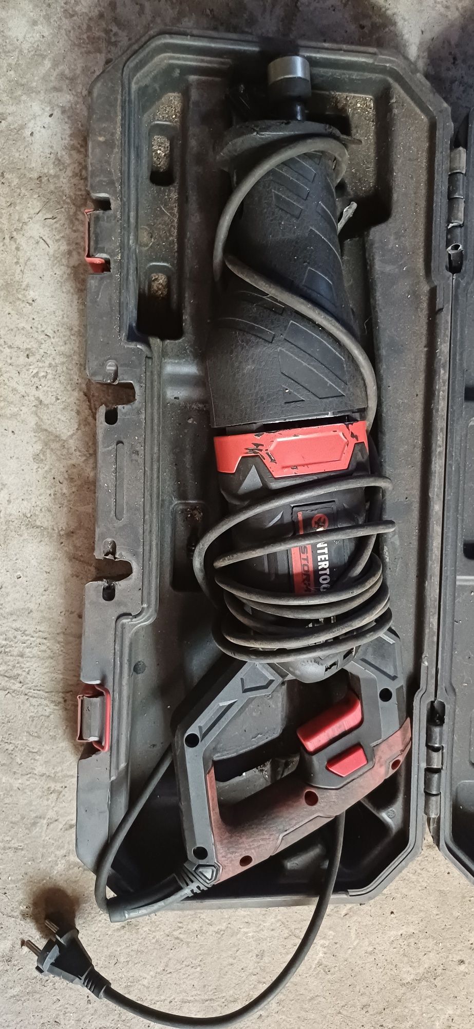 Шабельна пила Intertool WT-0401 під ремонт