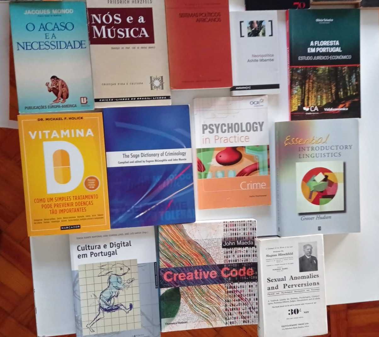 Vários livros: ciências sociais, filosofia, outros, etc