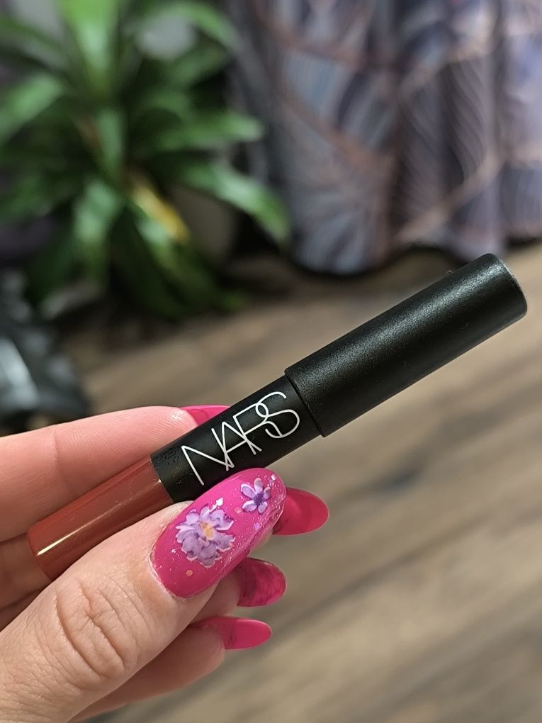 Nars Velvet Matte lip pencil cruella