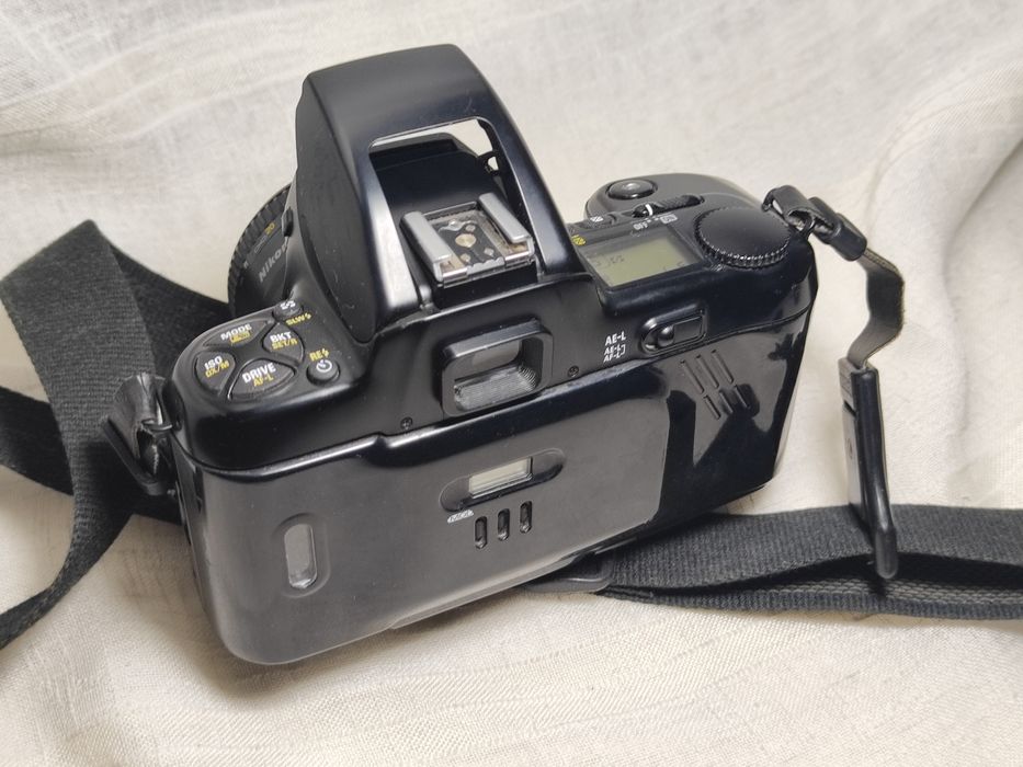 Плёночная зеркалка AF Nikon N6006