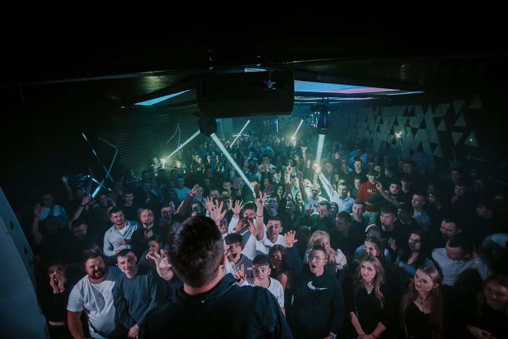Działka z budynkiem, Klub Dos Gringos