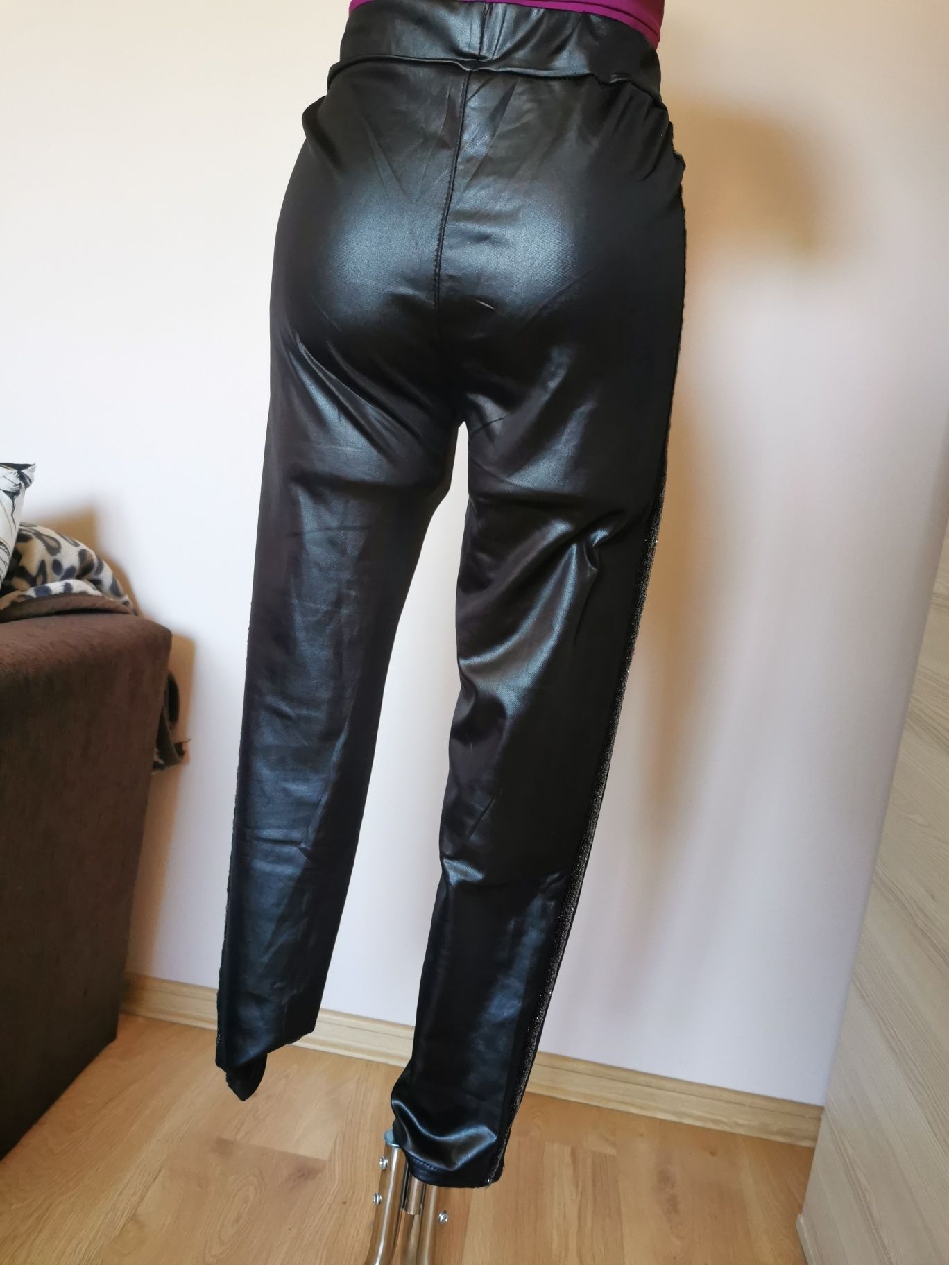 Legginsy czarne z lampasem lampas woskowane wysoki stan 42 44 XL XXL