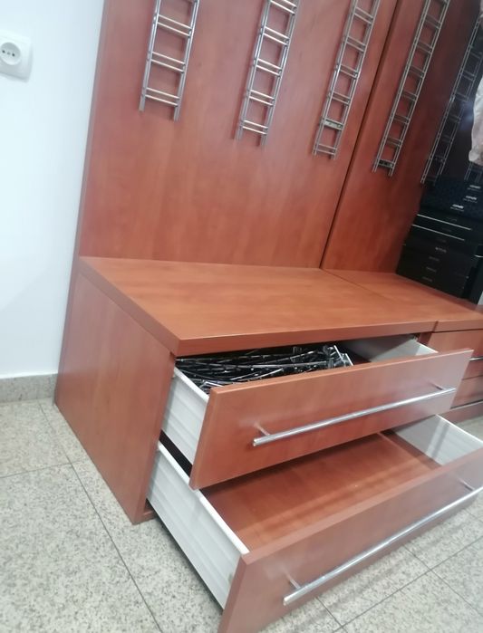 Regały na bieliznę i odzież