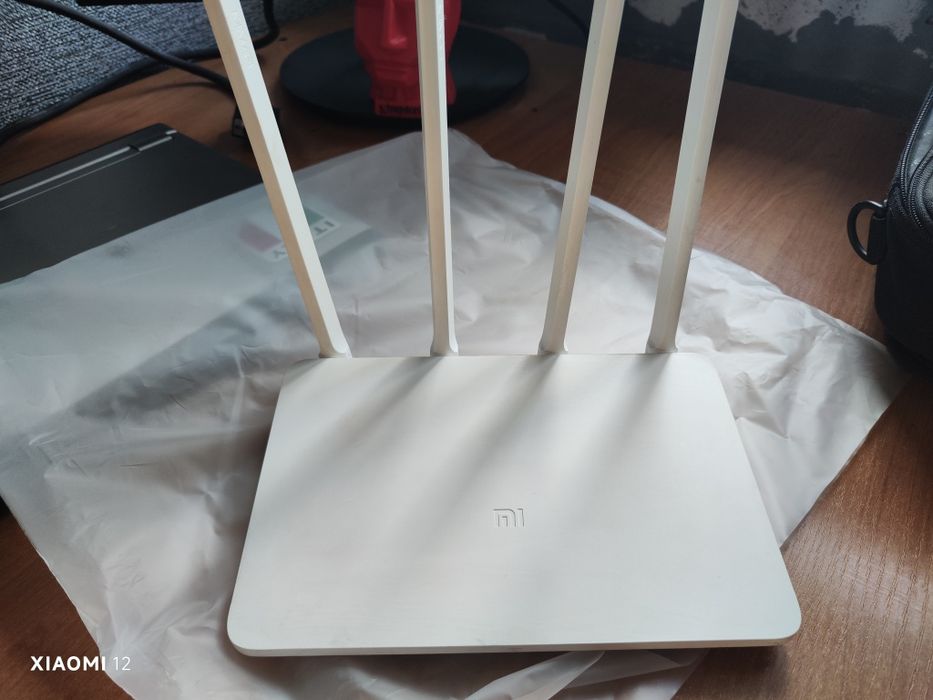 Роутер Xiaomi кріплення на стіну.