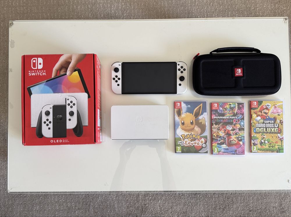 Nintendo Switch OLED - Pack 3 jogos + capa