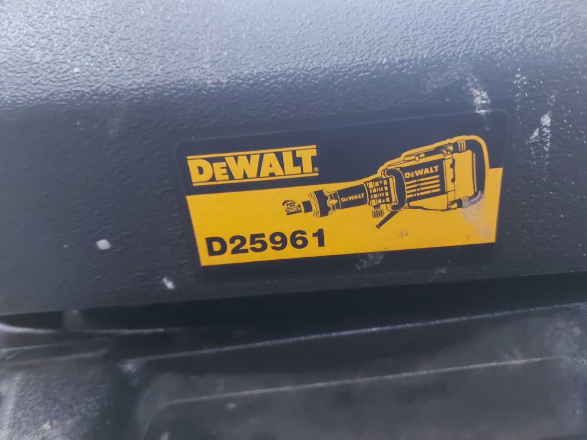 Отбойний молоток DeWALT D25961