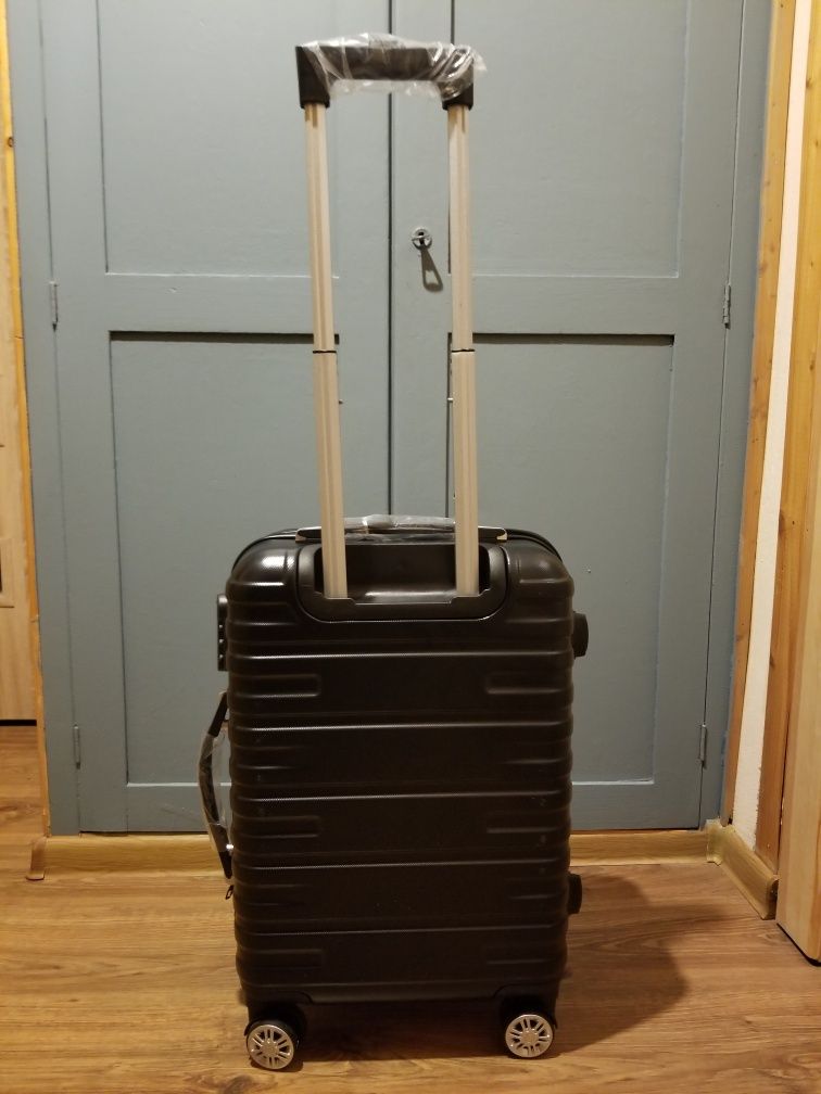 Nowa porządna walizka DISCOVERY MAX duza dla wymagających GRATIS wysyl