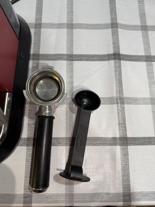 Ріжкова кавоварка DeLonghi EC 685 R Dedica