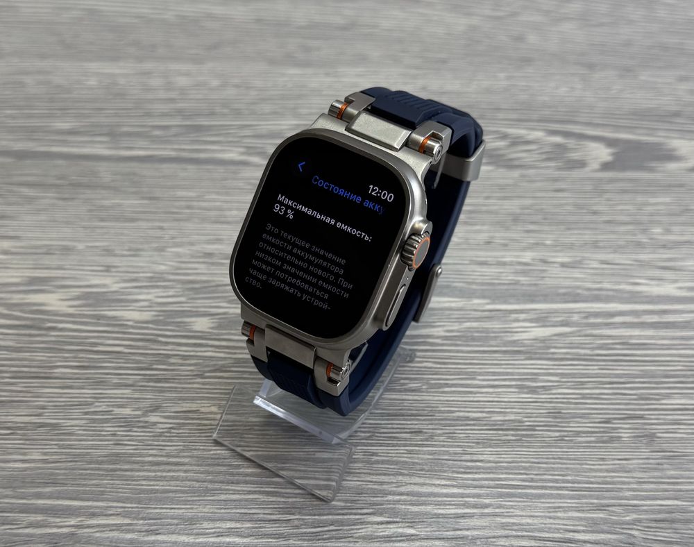Apple Watch  Ultra / 49 mm GPS LTE / Titanium / 93%