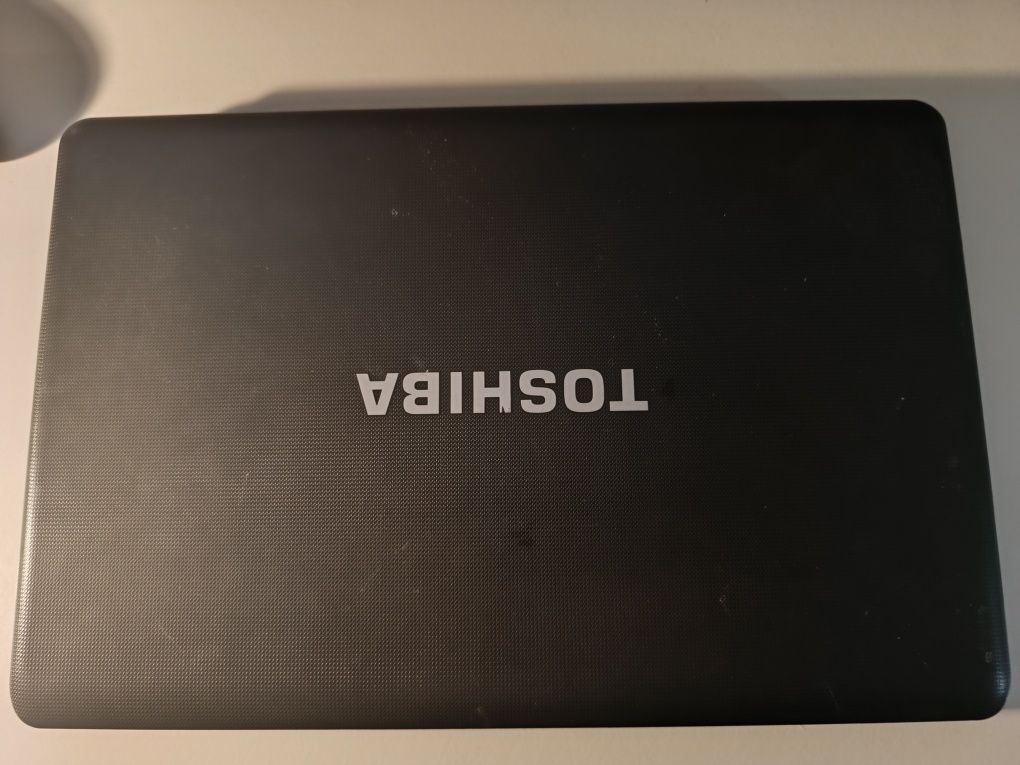 Vendo portátil Toshiba