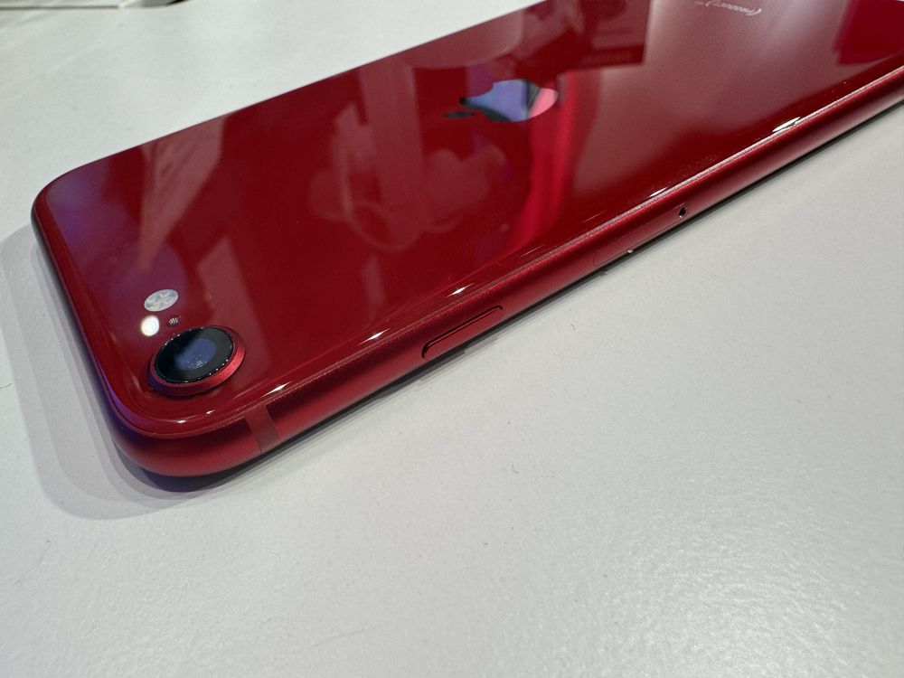 Iphone se 3 gen RED