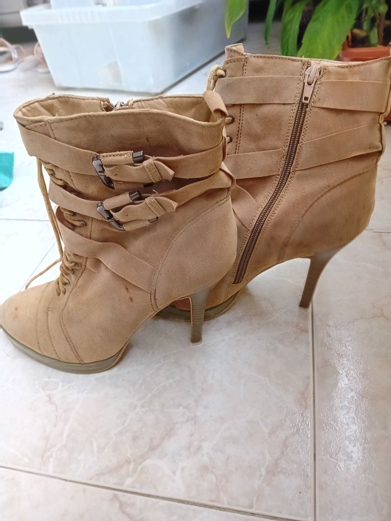 Sapatos e botas stilleto