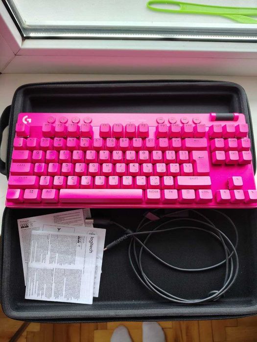 Ігрова клавіатура Logitech G Pro X Tkl Lightspeed (Magenta)