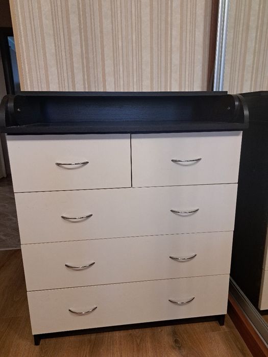 Комод з пеленальним столиком, та матрасик на столик