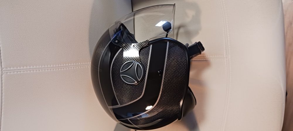 Capacete JET em Carbono MOMODESIGN