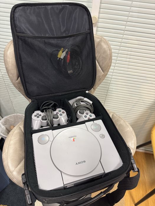 Playstation 1 + 2 Comandos + Cartão + Bolsa como NOVA