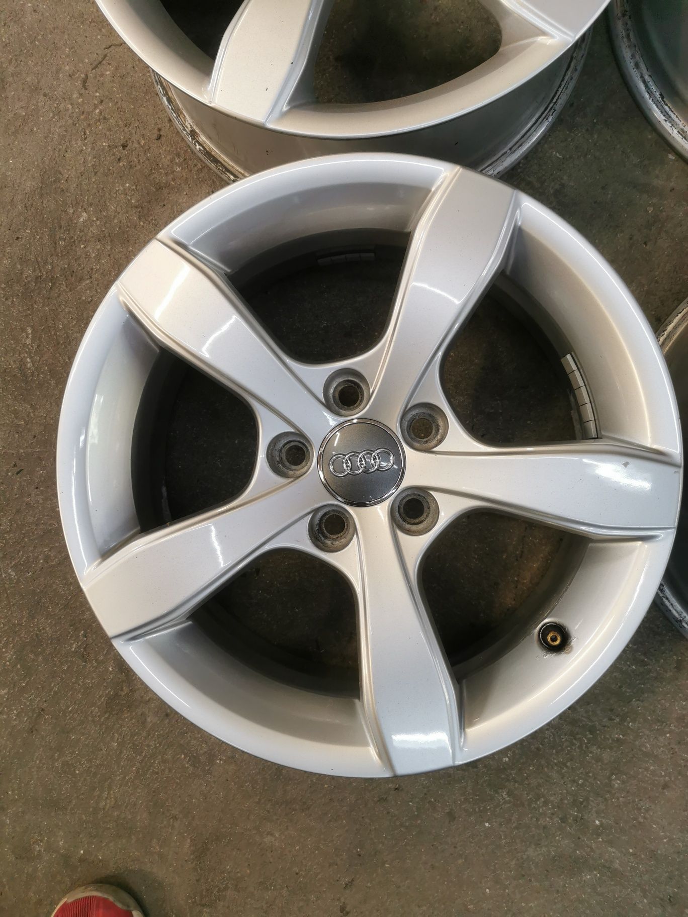 Felgi aluminiowe 15" 5X100 ET29 6J AUDI
