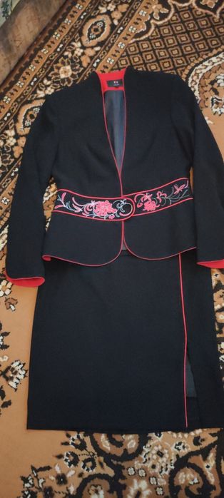 Красивый женский костюм